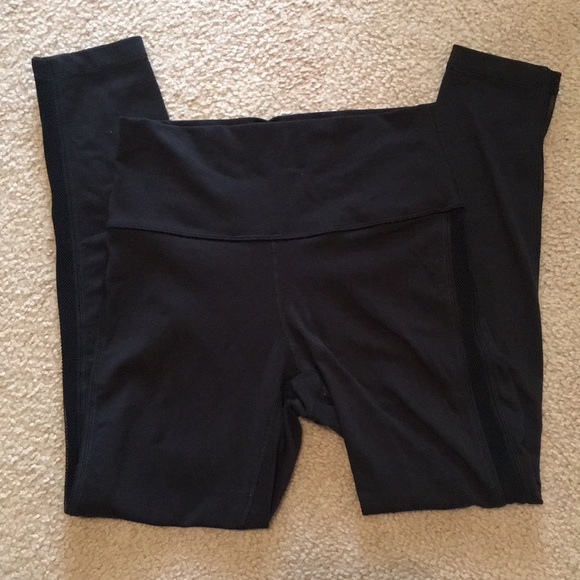 SOLD Lululemon Second Chance Blk Mesh Side Legging - Picture 2 of 4